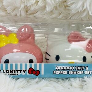Hello Kitty Pink and White Salt & Pepper Shaker Set Brand New! 🌸❤️Super Cute!❤️🌸